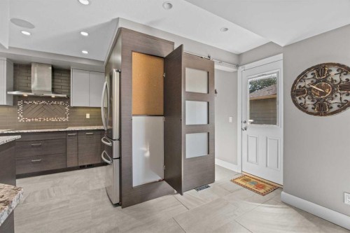 8 Millside Court Sw, Calgary, AB - Indoor Photo Showing Kitchen