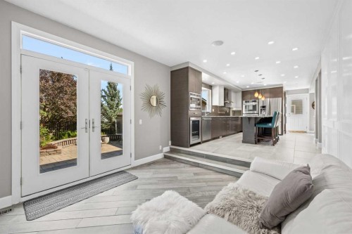 8 Millside Court Sw, Calgary, AB - Indoor