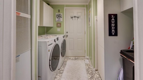 25 Westover Crescent West, Claresholm, AB - Indoor Photo Showing Laundry Room