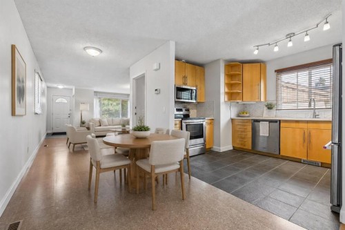 205 15 Avenue Ne, Calgary, AB - Indoor Photo Showing Dining Room
