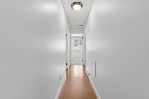 205 15 Avenue Ne, Calgary, AB - Indoor Photo Showing Other Room