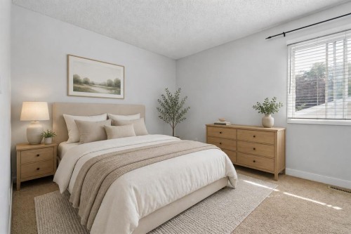 205 15 Avenue Ne, Calgary, AB - Indoor Photo Showing Bedroom