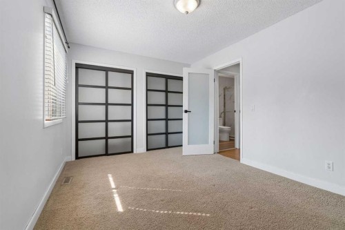 205 15 Avenue Ne, Calgary, AB - Indoor Photo Showing Other Room