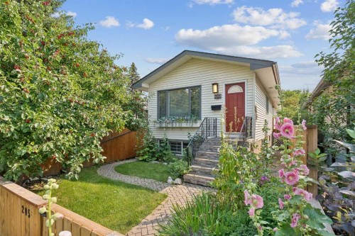 205 15 Avenue Ne, Calgary, AB - Outdoor