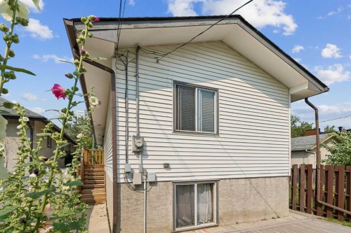 205 15 Avenue Ne, Calgary, AB - Outdoor With Exterior