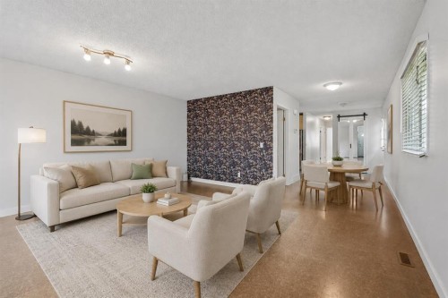 205 15 Avenue Ne, Calgary, AB - Indoor Photo Showing Living Room
