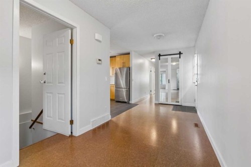 205 15 Avenue Ne, Calgary, AB - Indoor Photo Showing Other Room