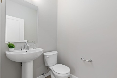 943 Legacy Circle Se, Calgary, AB - Indoor Photo Showing Bathroom