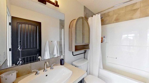 107 Auburn Sound Cove Se, Calgary, AB - Indoor Photo Showing Bathroom