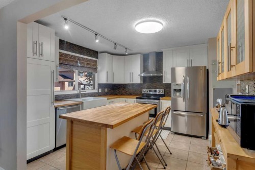 35 Rundlemere Place Ne, Calgary, AB - Indoor Photo Showing Kitchen With Upgraded Kitchen