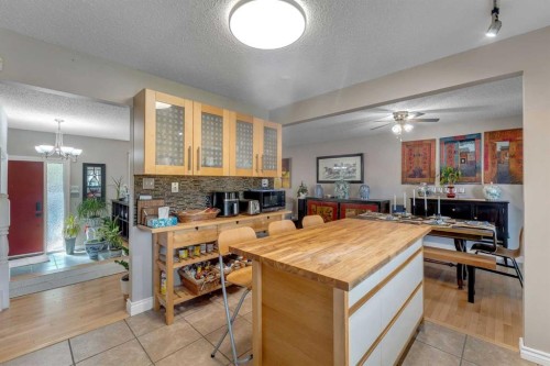 35 Rundlemere Place Ne, Calgary, AB - Indoor Photo Showing Kitchen