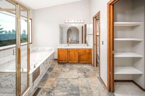 131 Edgebrook Close Nw, Calgary, AB - Indoor Photo Showing Bathroom
