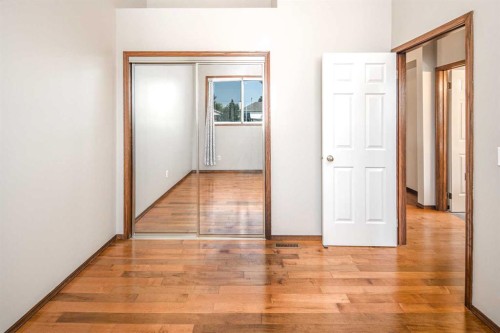 131 Edgebrook Close Nw, Calgary, AB - Indoor Photo Showing Other Room
