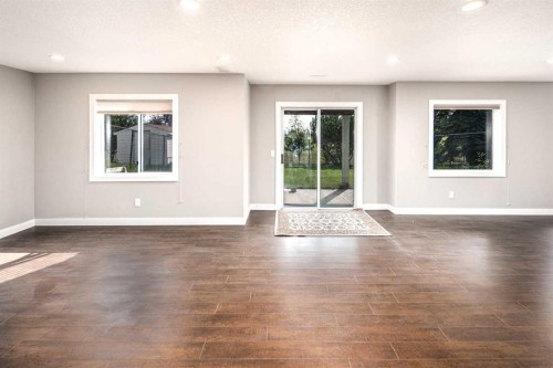 131 Edgebrook Close Nw, Calgary, AB - Indoor Photo Showing Other Room