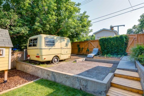 131 Thorncrest Road Nw, Calgary, AB - Outdoor
