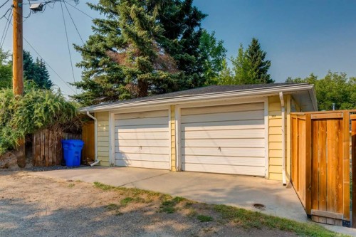 131 Thorncrest Road Nw, Calgary, AB - Outdoor With Exterior
