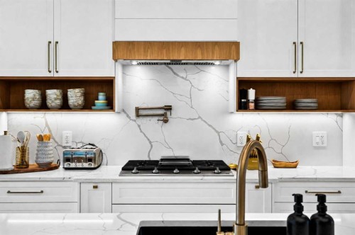 236 30 Avenue Ne, Calgary, AB - Indoor Photo Showing Kitchen