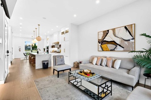 236 30 Avenue Ne, Calgary, AB - Indoor Photo Showing Living Room