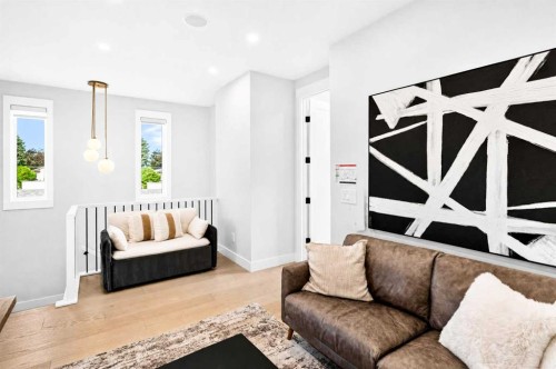 236 30 Avenue Ne, Calgary, AB - Indoor Photo Showing Living Room