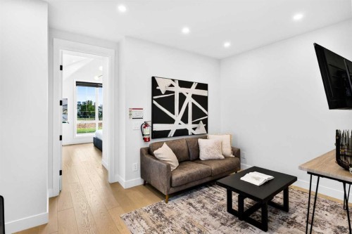 236 30 Avenue Ne, Calgary, AB - Indoor