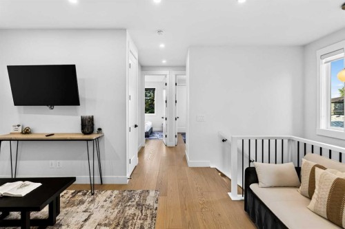 236 30 Avenue Ne, Calgary, AB - Indoor Photo Showing Other Room
