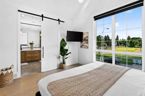 236 30 Avenue Ne, Calgary, AB - Indoor Photo Showing Bedroom