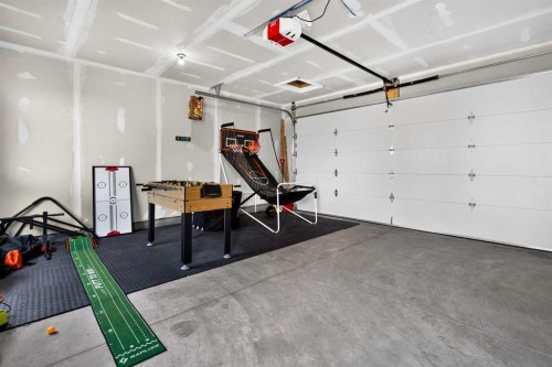 236 30 Avenue Ne, Calgary, AB - Indoor Photo Showing Garage