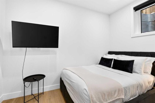 236 30 Avenue Ne, Calgary, AB - Indoor Photo Showing Bedroom