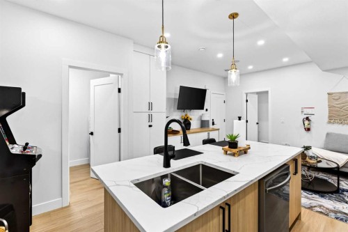 236 30 Avenue Ne, Calgary, AB - Indoor Photo Showing Kitchen With Double Sink