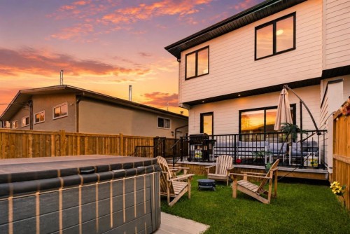 236 30 Avenue Ne, Calgary, AB - Outdoor With Exterior