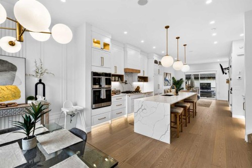 236 30 Avenue Ne, Calgary, AB - Indoor Photo Showing Kitchen With Upgraded Kitchen