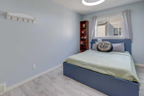 242 Crystal Green Point, Okotoks, AB - Indoor Photo Showing Bedroom