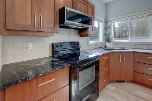 242 Crystal Green Point, Okotoks, AB - Indoor Photo Showing Kitchen