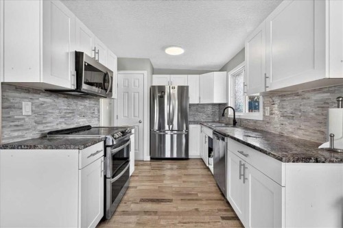 4309 26 Avenue Se, Calgary, AB - Indoor Photo Showing Kitchen With Upgraded Kitchen