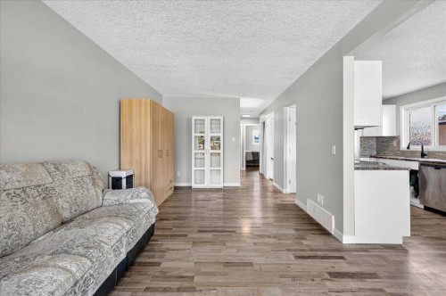 4309 26 Avenue Se, Calgary, AB - Indoor