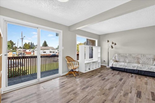 4309 26 Avenue Se, Calgary, AB - Indoor Photo Showing Other Room