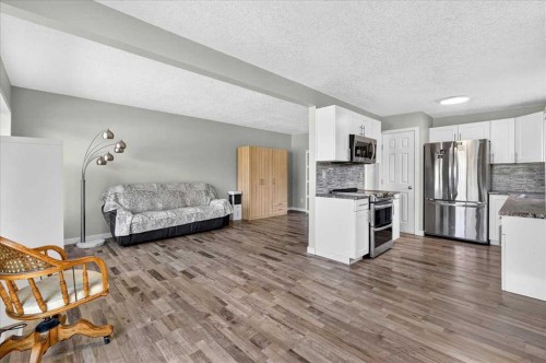 4309 26 Avenue Se, Calgary, AB - Indoor Photo Showing Kitchen