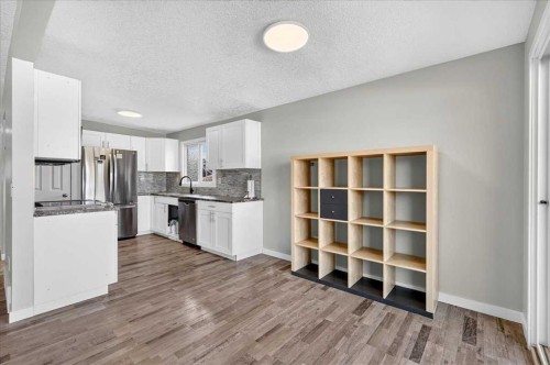 4309 26 Avenue Se, Calgary, AB - Indoor Photo Showing Kitchen With Upgraded Kitchen