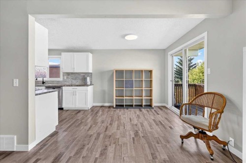 4309 26 Avenue Se, Calgary, AB - Indoor