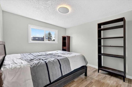 4309 26 Avenue Se, Calgary, AB - Indoor Photo Showing Bedroom