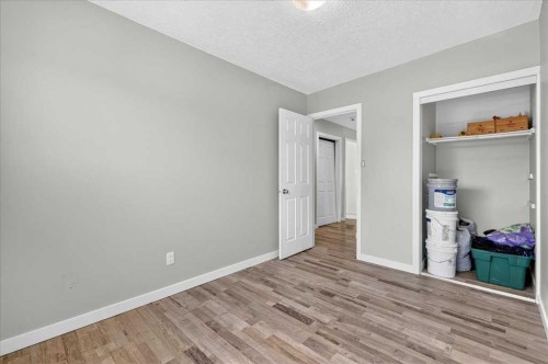 4309 26 Avenue Se, Calgary, AB - Indoor Photo Showing Other Room
