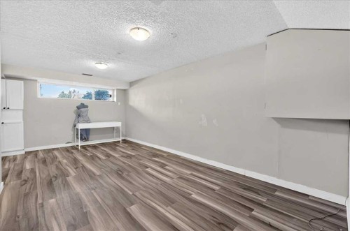 4309 26 Avenue Se, Calgary, AB - Indoor