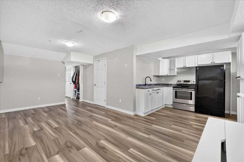 4309 26 Avenue Se, Calgary, AB - Indoor Photo Showing Kitchen