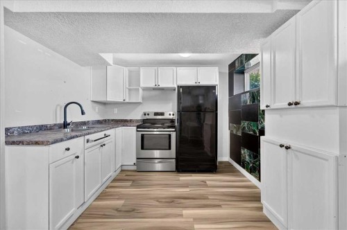 4309 26 Avenue Se, Calgary, AB - Indoor Photo Showing Kitchen With Upgraded Kitchen