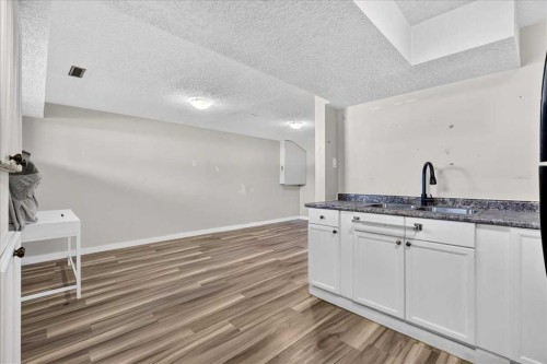 4309 26 Avenue Se, Calgary, AB - Indoor Photo Showing Kitchen