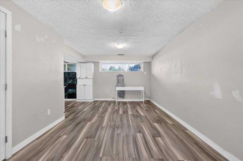 4309 26 Avenue Se, Calgary, AB - Indoor Photo Showing Other Room
