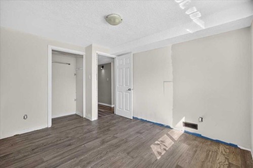 4309 26 Avenue Se, Calgary, AB - Indoor Photo Showing Other Room