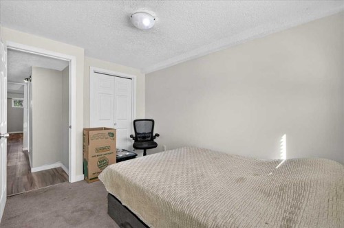 4309 26 Avenue Se, Calgary, AB - Indoor Photo Showing Bedroom