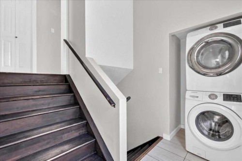 4309 26 Avenue Se, Calgary, AB - Indoor Photo Showing Laundry Room