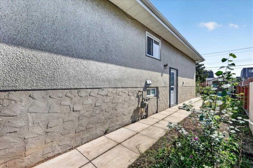 4309 26 Avenue Se, Calgary, AB - Outdoor